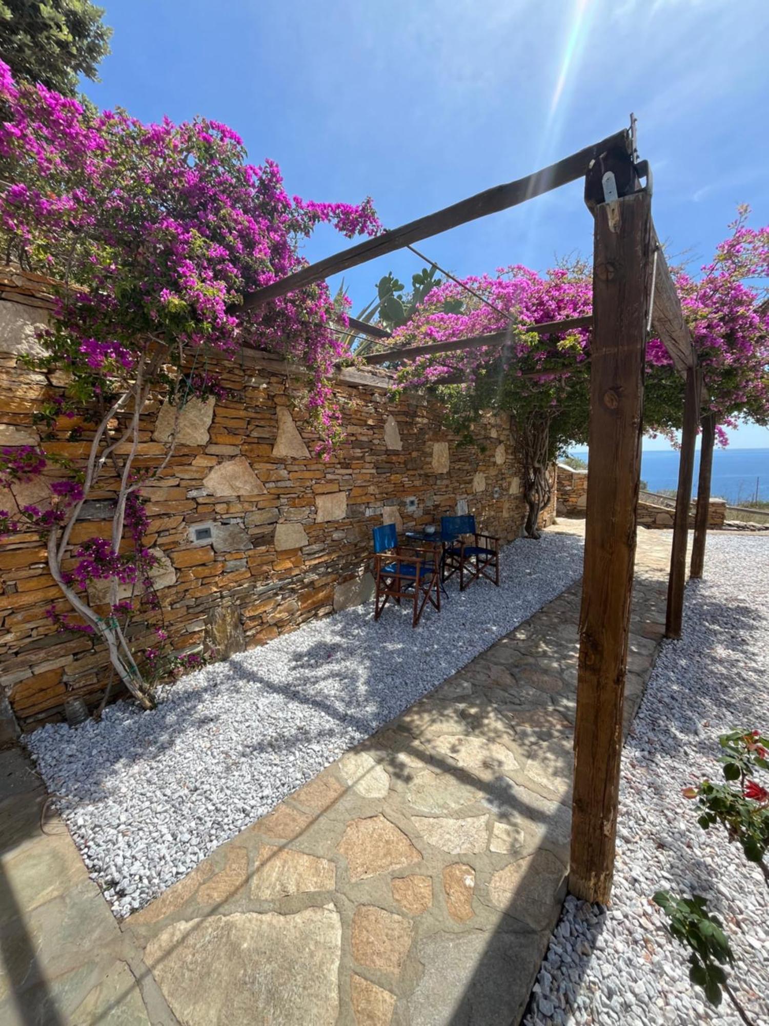 Serensea Bliss, Naousa, * Kíthnos